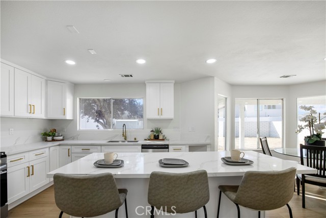 12930 Norfolk Lane, Victorville CA: https://media.crmls.org/medias/f91b1f40-3ead-499f-bd23-da0a08321e44.jpg