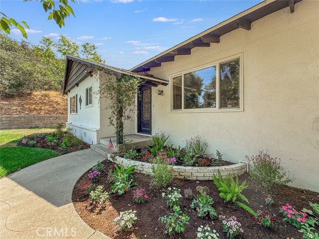 Detail Gallery Image 5 of 39 For 24022 Wildwood Canyon Rd, Newhall,  CA 91321 - 3 Beds | 2 Baths