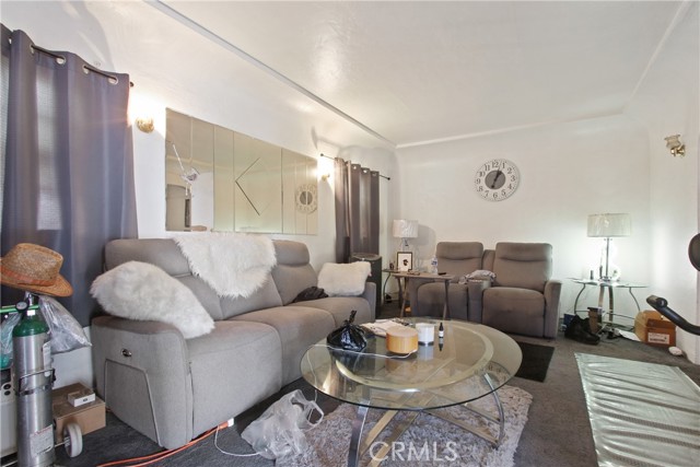 159 E 105th Street, Los Angeles CA: https://media.crmls.org/medias/f91bcfe3-c432-41b7-948d-09b3237127e7.jpg