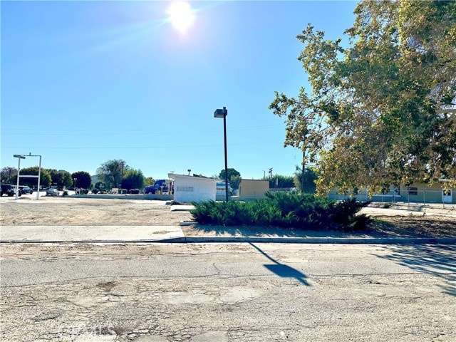 Detail Gallery Image 4 of 5 For 16617 D St, Victorville,  CA 92392 - – Beds | – Baths