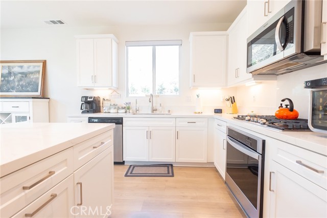 Detail Gallery Image 12 of 38 For 30912 Marbella, Highland,  CA 92346 - 5 Beds | 4 Baths