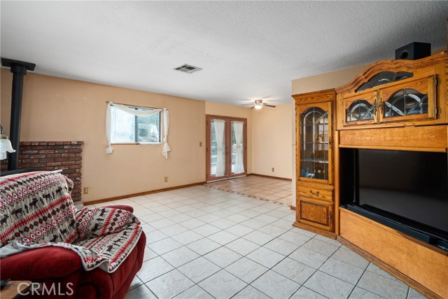42868 Ranch Club Road, Lake Elizabeth CA: https://media.crmls.org/medias/f91cf396-f53a-4d6d-9502-4ce15b7ba48a.jpg