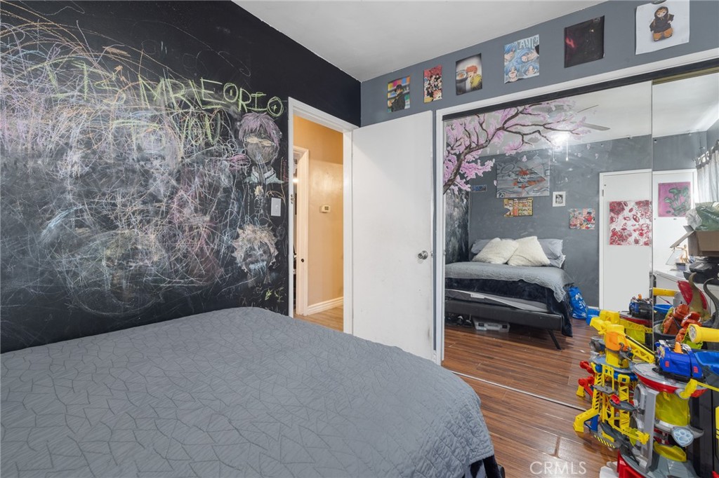 https://media.crmls.org/medias/f91d7de2-6ca5-440c-9746-6a6153d9765a.jpg?preset=X-Large