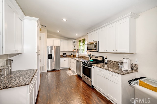 Detail Gallery Image 34 of 47 For 20419 Kesley St, Canyon Country,  CA 91351 - 6 Beds | 3 Baths