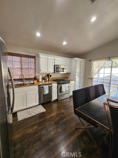 Detail Gallery Image 4 of 20 For 6611 Sasparilla Dr, Simi Valley,  CA 93063 - 3 Beds | 2 Baths