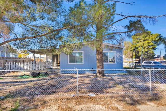 Detail Gallery Image 4 of 34 For 19044 Joshua St, Adelanto,  CA 92301 - 3 Beds | 2 Baths