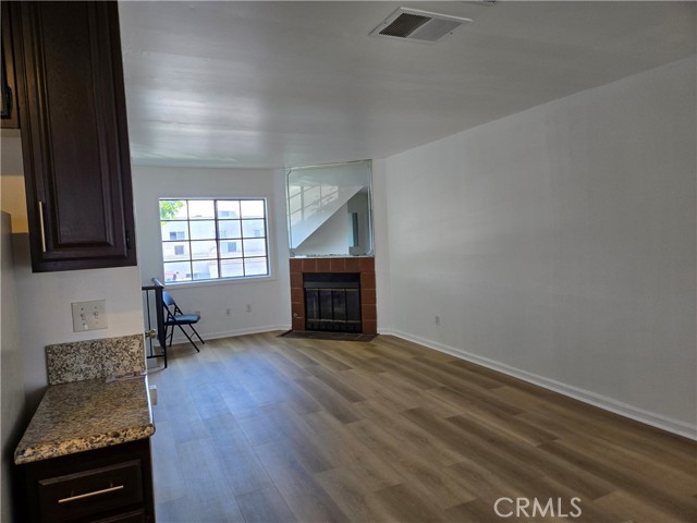 Detail Gallery Image 16 of 18 For 8338 Woodley Pl #7,  North Hills,  CA 91343 - 2 Beds | 2/1 Baths