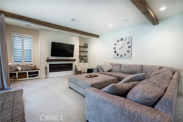 Detail Gallery Image 14 of 32 For 28604 Foothill, Saugus,  CA 91350 - 4 Beds | 3 Baths