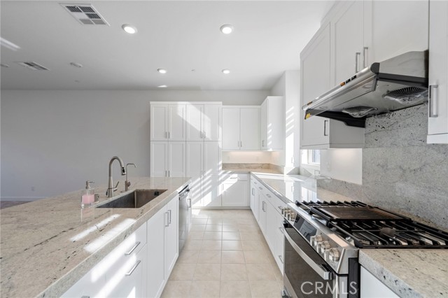 398 Merit, Irvine CA: https://media.crmls.org/medias/f91ff827-5f4e-4f24-9540-d6d7dfc6120a.jpg