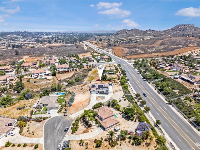 17530 Dry Run Court, Riverside CA: https://media.crmls.org/medias/f920526c-b2bb-4916-ae33-d6bb4eb03ef0.jpg