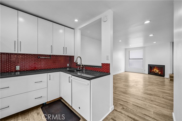 Detail Gallery Image 13 of 37 For 219 N Isabel St #4,  Glendale,  CA 91206 - 2 Beds | 2/1 Baths