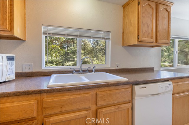 Detail Gallery Image 14 of 37 For 860 E Victoria Ct, Lake Arrowhead,  CA 92352 - 2 Beds | 1/1 Baths