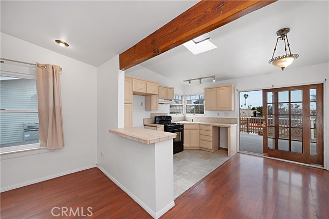 Detail Gallery Image 3 of 22 For 521 S Francisca Ave, Redondo Beach,  CA 90277 - – Beds | – Baths