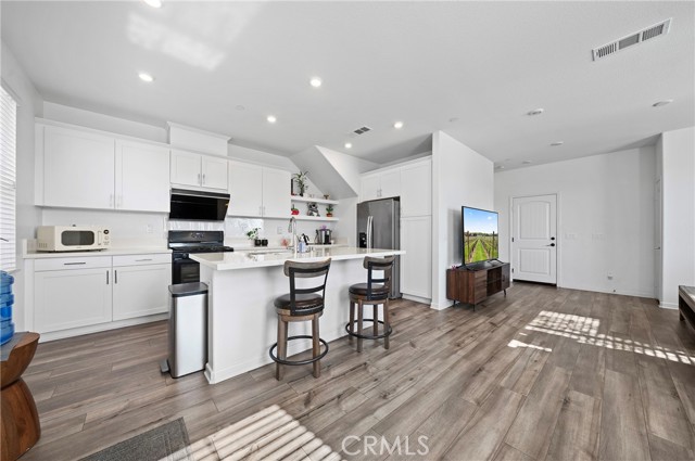 Detail Gallery Image 2 of 11 For 981 W Clover, Rialto,  CA 92376 - 3 Beds | 2/1 Baths