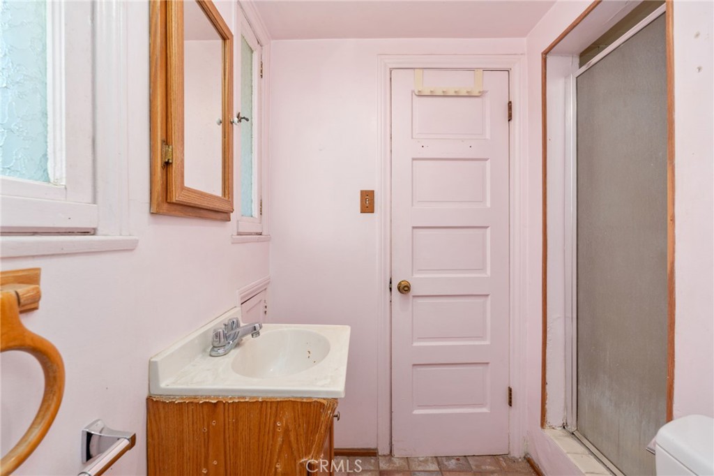 https://media.crmls.org/medias/f920da4d-d7bc-4867-8e7b-0105811c829c.jpg?preset=X-Large