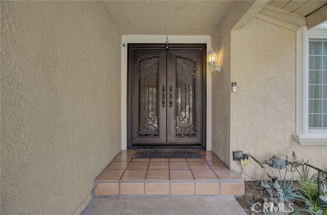 Detail Gallery Image 5 of 45 For 13320 Golden Valley Ln, Granada Hills,  CA 91344 - 5 Beds | 2/1 Baths