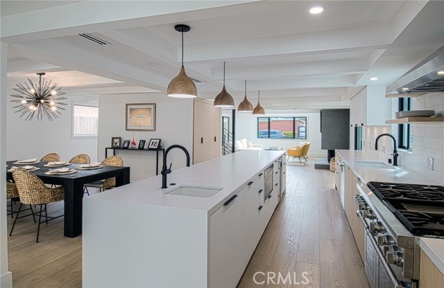 Detail Gallery Image 16 of 50 For 309 N Walnut St, Newport Beach,  CA 92663 - 4 Beds | 4 Baths