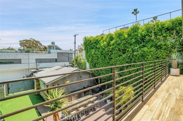 Detail Gallery Image 35 of 75 For 618 6th Ave, Venice,  CA 90291 - 4 Beds | 4 Baths