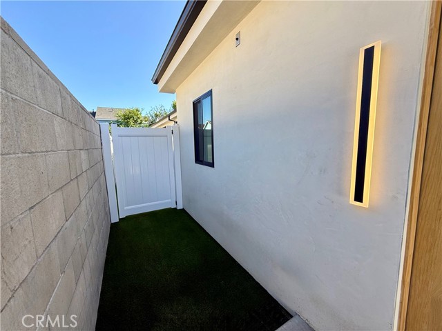 Detail Gallery Image 4 of 15 For 22132 Gault St, Canoga Park,  CA 91303 - 1 Beds | 1 Baths