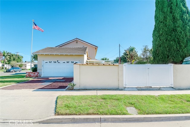 Detail Gallery Image 11 of 13 For 11662 Pickett Ln, Garden Grove,  CA 92840 - 6 Beds | 3/1 Baths
