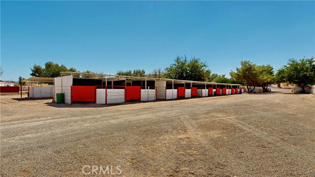 9983 Choiceana Avenue, Hesperia CA: https://media.crmls.org/medias/f9228b48-ceec-4b84-80e1-6ac39ae97818.jpg