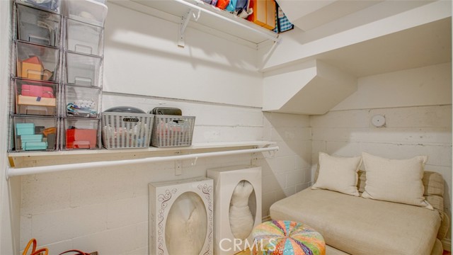 Detail Gallery Image 32 of 57 For 22914 Gershwin Dr, Woodland Hills,  CA 91364 - 5 Beds | 4/1 Baths