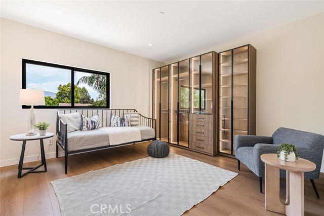 521 N Sparks Street, Burbank CA: https://media.crmls.org/medias/f9239752-9c20-447c-9dec-61b5b0dc249f.jpg