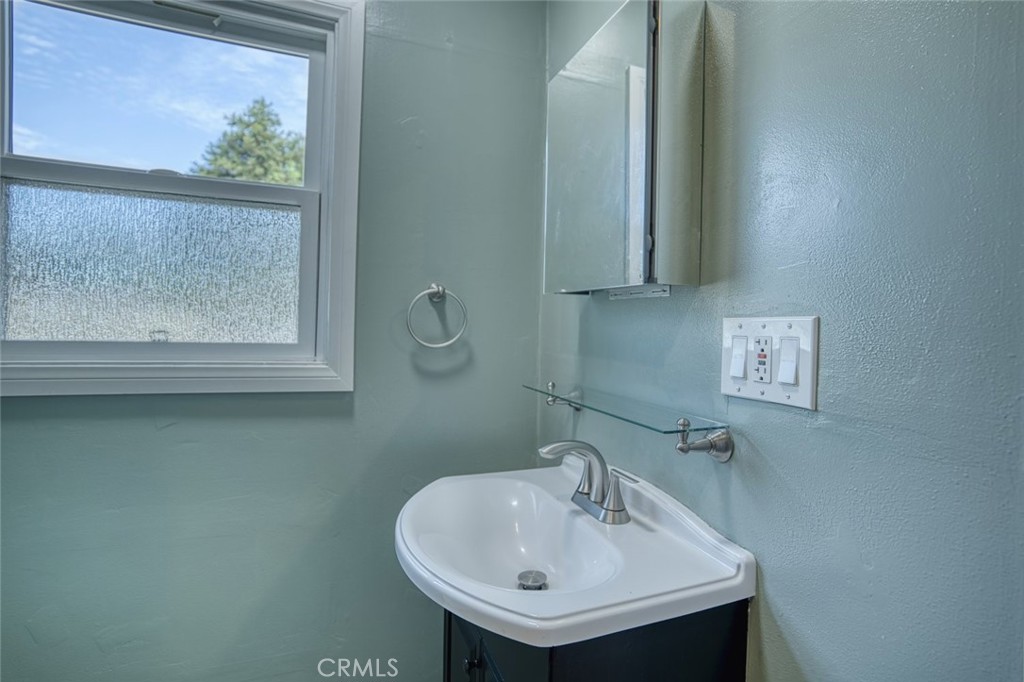 https://media.crmls.org/medias/f923b75b-76d2-4dfb-92e6-1927be02ccbc.jpg?preset=X-Large