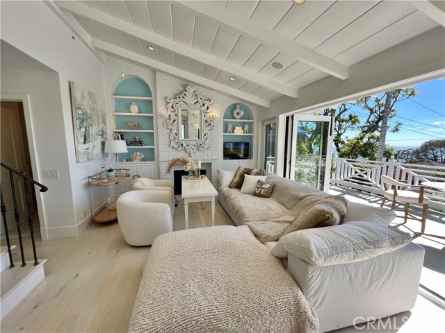 Detail Gallery Image 1 of 21 For 31502 Shrewsbury Dr, Laguna Beach,  CA 92651 - 2 Beds | 2/1 Baths