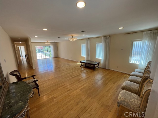 Detail Gallery Image 4 of 69 For 5118 Newcastle Ave, Encino,  CA 91316 - 3 Beds | 2 Baths