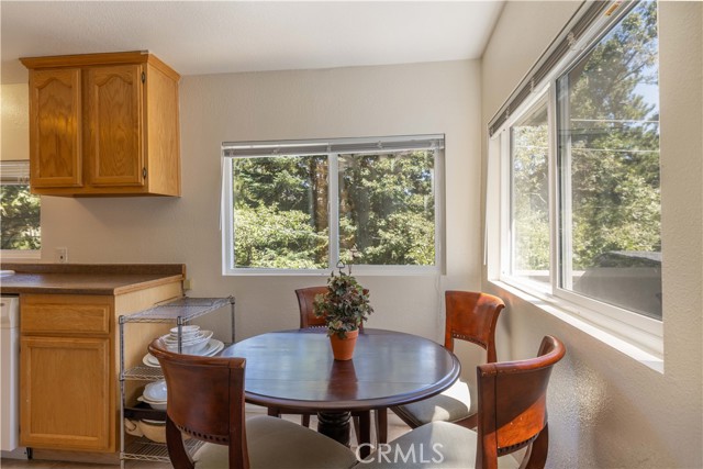 Detail Gallery Image 12 of 37 For 860 E Victoria Ct, Lake Arrowhead,  CA 92352 - 2 Beds | 1/1 Baths