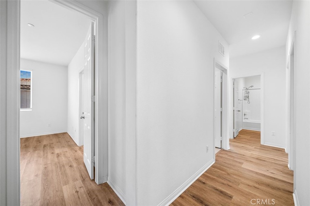 https://media.crmls.org/medias/f925945b-effe-4803-a0ed-1f47649ef5d1.jpg?preset=X-Large