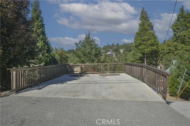 929 Trinity Drive, Lake Arrowhead CA: https://media.crmls.org/medias/f92692e8-34d4-4dfd-8302-611e935fac47.jpg