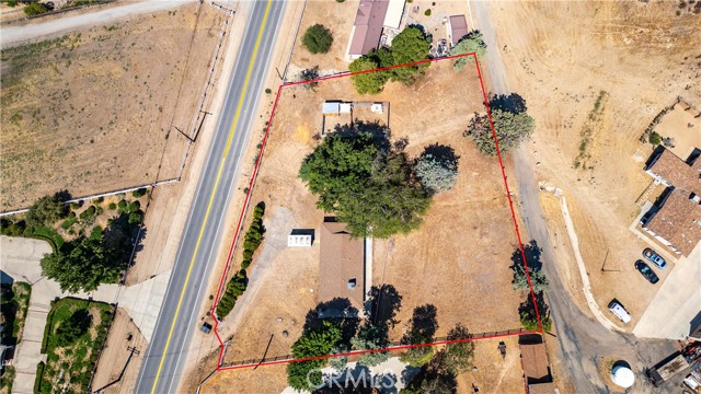 8627 Elizabeth Lake Road, Leona Valley CA: https://media.crmls.org/medias/f9271bb7-ec3b-45d0-903a-2e6f452228c1.jpg