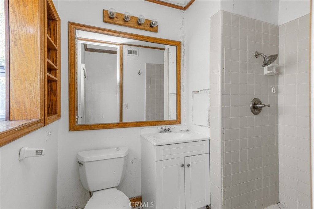 https://media.crmls.org/medias/f9279c27-06d8-47b8-8a1f-6b4996ca71dd.jpg?preset=X-Large