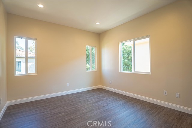 9246 Cedros Avenue, Panorama City CA: https://media.crmls.org/medias/f927ac98-3978-46b5-8cb7-fb3db50ccb55.jpg
