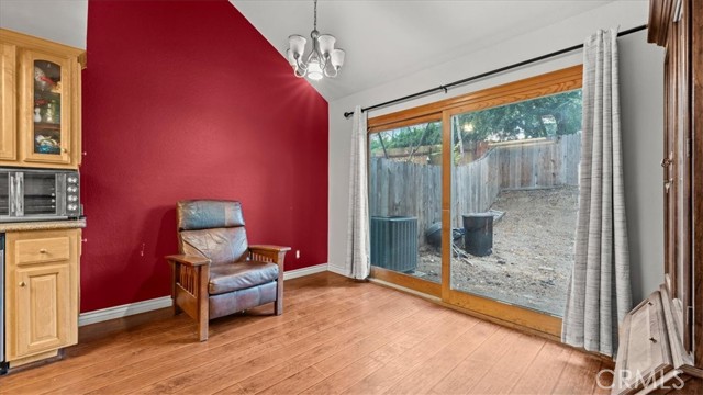 Detail Gallery Image 7 of 37 For 215 E Chestnut Ave #D,  Monrovia,  CA 91016 - 3 Beds | 3 Baths