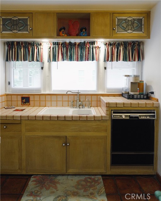 424 W 11th Street, Azusa CA: https://media.crmls.org/medias/f927d8c2-47ec-4b78-b8a2-785960690335.jpg