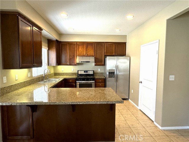 Detail Gallery Image 3 of 15 For 1095 S Reservoir St, Pomona,  CA 91766 - 4 Beds | 2/1 Baths