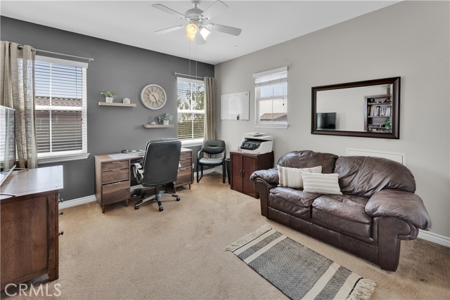 14668 Stageline Lane, Fontana CA: https://media.crmls.org/medias/f92895a5-7bd5-409a-ac4e-ade04c30b936.jpg