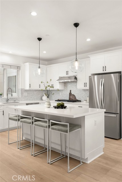 608 Malibu, Costa Mesa CA: https://media.crmls.org/medias/f928aa22-4a9c-45bc-a822-3ca8035dfaa4.jpg