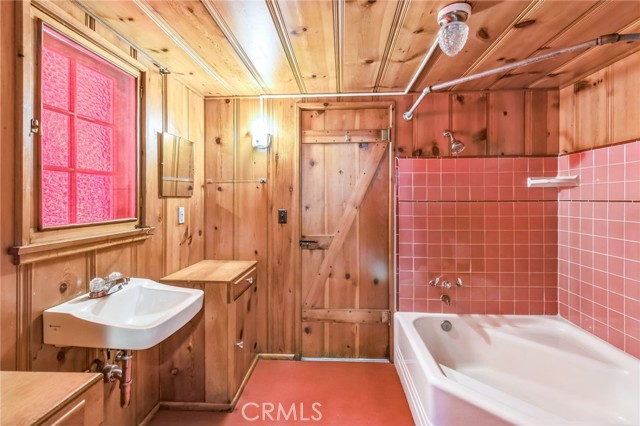 129 B Lane, Lake Arrowhead CA: https://media.crmls.org/medias/f92909ec-01f0-4f83-bbf1-629be55aab74.jpg