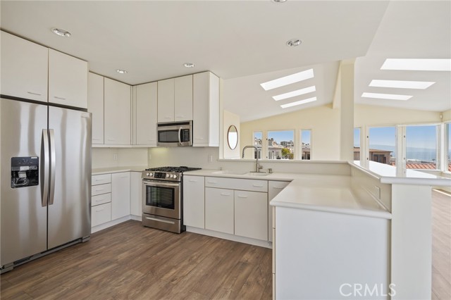 221 33rd Street, Manhattan Beach, California 90266, 3 Bedrooms Bedrooms, ,1 BathroomBathrooms,Residential,Sold,33rd,SB22087208