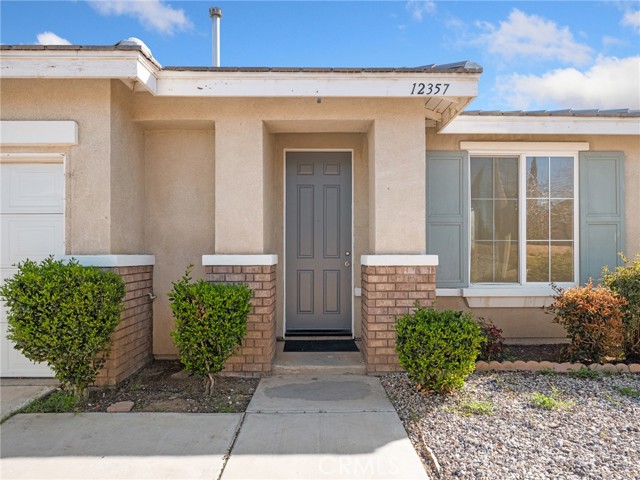 Detail Gallery Image 4 of 35 For 12357 Luna, Victorville,  CA 92392 - 4 Beds | 2 Baths