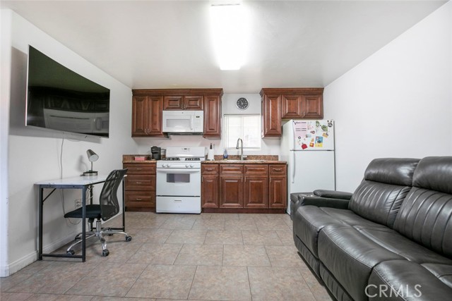 533 Hawthorne Street, Glendale CA: https://media.crmls.org/medias/f92c42bb-479e-415d-98a1-c242c123554d.jpg