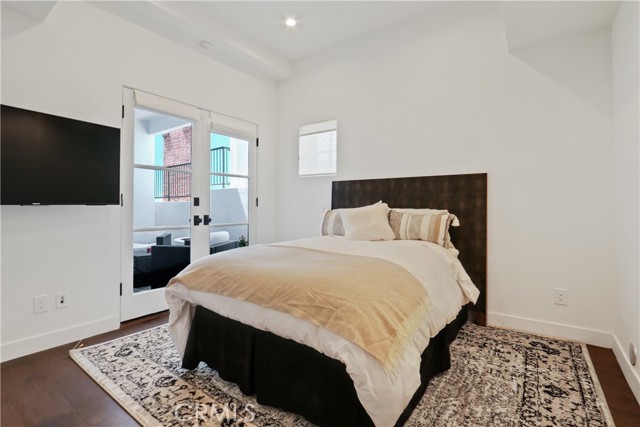 2215 Bayview Drive, Manhattan Beach, California 90266, 4 Bedrooms Bedrooms, ,3 BathroomsBathrooms,Residential,Sold,Bayview,SB21154345