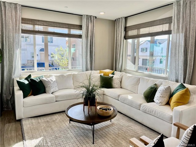 15279 Horizon Street, Fontana CA: https://media.crmls.org/medias/f92dc2b2-e62e-4d2f-9fa5-b532c6059ef4.jpg