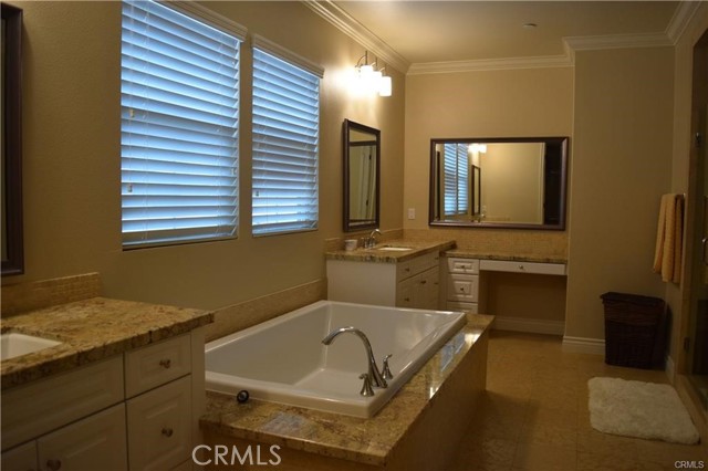 Detail Gallery Image 8 of 20 For 183 Desert Bloom, Irvine,  CA 92618 - 4 Beds | 3 Baths