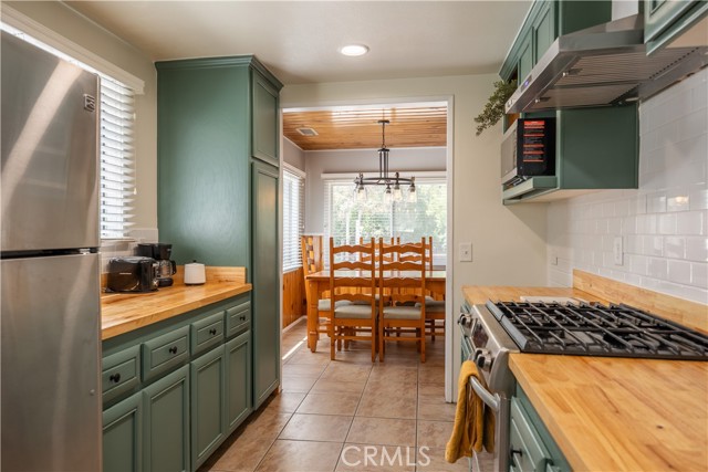 42668 Sonoma Drive, Big Bear Lake CA: https://media.crmls.org/medias/f92fcc64-c81a-43c5-aed4-b58d73f500b3.jpg
