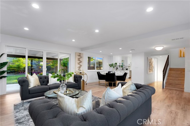 Detail Gallery Image 10 of 39 For 1061 Colby Cir, Thousand Oaks,  CA 91362 - 4 Beds | 3 Baths